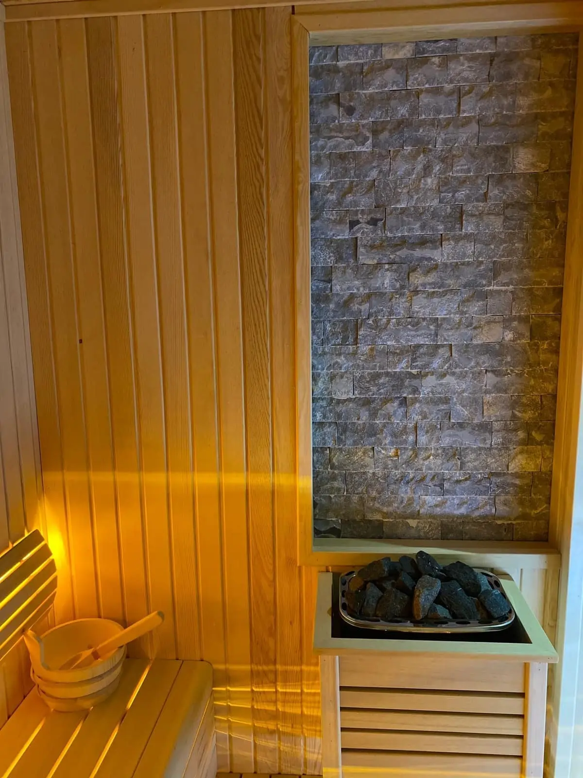 Cam kapılı modern sauna imalatı İstanbul örneği